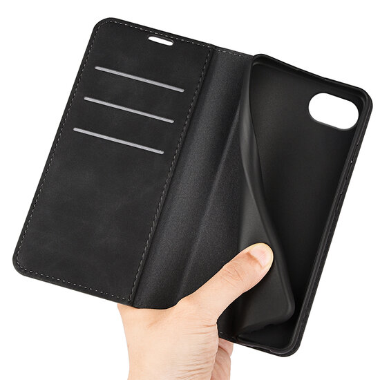 iPhone 16e Hoesje - MobyDefend Luxe Wallet Bookcase (Magnetische Sluiting) - Zwart