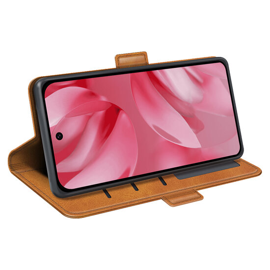 Google Pixel 10 / Google Pixel 10 Pro Hoesje - MobyDefend Luxe Wallet Book Case (Sluiting Zijkant) - Lichtbruin