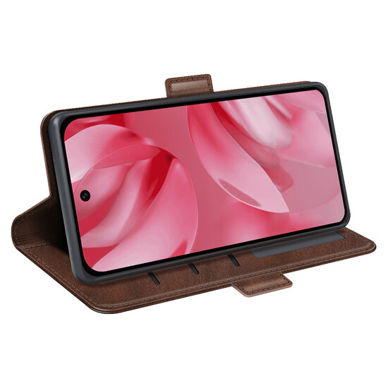 Google Pixel 10 / Google Pixel 10 Pro Hoesje - MobyDefend Luxe Wallet Book Case (Sluiting Zijkant) - Bruin