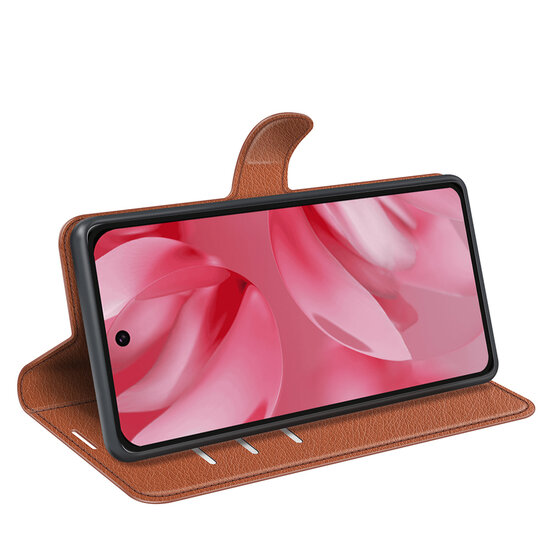 Google Pixel 10 / Google Pixel 10 Pro Hoesje - MobyDefend Kunstleren Wallet Book Case (Sluiting Voorkant) - Bruin