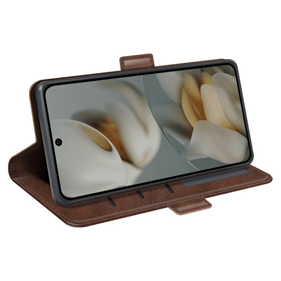 Google Pixel 10 Pro XL Hoesje - MobyDefend Luxe Wallet Book Case (Sluiting Zijkant) - Bruin