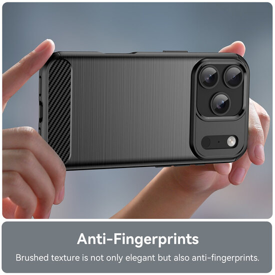 iPhone 18 Pro Hoesje - MobyDefend TPU Backcover - Geborstelde Metaal &amp; Carbon-Look - Zwart