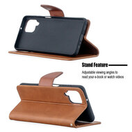 Samsung Galaxy A12 / M12 Hoesje - MobyDefend Wallet Book Case Met Koord - Bruin