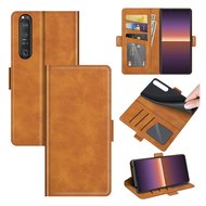 Sony Xperia 1 III hoesje, MobyDefend Luxe Wallet Book Case (Sluiting Zijkant), Lichtbruin