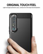 Sony Xperia 1 III Hoesje - MobyDefend TPU Backcover - Geborstelde Metaal &amp; Carbon-Look - Rood