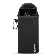 Hoesje voor Motorola Edge 20 Pro - MobyDefend Neopreen Pouch Met Karabijnhaak - Insteekhoesje - Riemlus Hoesje - Zwart