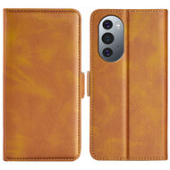 Motorola Edge 30 Pro Hoesje - MobyDefend Luxe Wallet Book Case (Sluiting Zijkant) - Lichtbruin