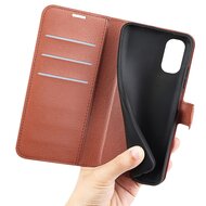 Motorola Moto G22 Hoesje - MobyDefend Kunstleren Wallet Book Case (Sluiting Voorkant) - Bruin