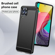 Samsung Galaxy M53 Hoesje - MobyDefend TPU Backcover - Geborstelde Metaal &amp; Carbon-Look - Rood
