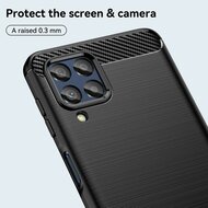 Samsung Galaxy M53 Hoesje - MobyDefend TPU Backcover - Geborstelde Metaal &amp; Carbon-Look - Rood