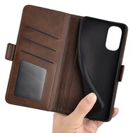 Motorola Moto G62 Hoesje - MobyDefend Luxe Wallet Book Case (Sluiting Zijkant) - Bruin