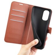 Motorola Moto G62 Hoesje - MobyDefend Kunstleren Wallet Book Case (Sluiting Voorkant) - Bruin