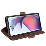 Motorola Edge 30 Fusion Hoesje - MobyDefend Luxe Wallet Book Case (Sluiting Zijkant) - Bruin