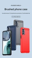 Motorola Moto G62 Hoesje, MobyDefend TPU Gelcase, Geborsteld Metaal + Carbonlook, Rood