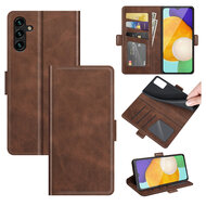 Samsung Galaxy A04s Hoesje - MobyDefend Luxe Wallet Book Case (Sluiting Zijkant) - Bruin