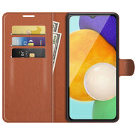 Samsung Galaxy A04s Hoesje - MobyDefend Kunstleren Wallet Book Case (Sluiting Voorkant) - Bruin