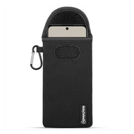Hoesje voor Motorola Moto G73 - MobyDefend Neopreen Pouch Met Karabijnhaak - Insteekhoesje - Riemlus Hoesje - Zwart