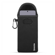 Hoesje voor Motorola Moto G13 / G23 / G53 - MobyDefend Neopreen Pouch Met Karabijnhaak - Insteekhoesje - Riemlus Hoesje - Zwart