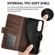 Sony Xperia 1 V Hoesje - MobyDefend Luxe Wallet Book Case (Sluiting Zijkant) - Bruin