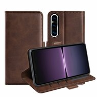 Sony Xperia 1 V Hoesje - MobyDefend Luxe Wallet Book Case (Sluiting Zijkant) - Bruin