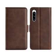 Sony Xperia 10 V Hoesje - MobyDefend Luxe Wallet Book Case (Sluiting Zijkant) - Bruin