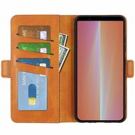 Sony Xperia 5 V Hoesje - MobyDefend Luxe Wallet Book Case (Sluiting Zijkant) - Lichtbruin