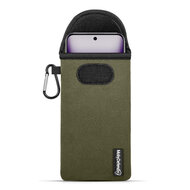Hoesje voor Oppo Reno12 Pro - MobyDefend Neopreen Pouch Met Karabijnhaak - Insteekhoesje - Riemlus Hoesje - Groen