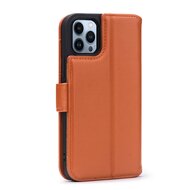 iPhone 13 Pro Hoesje - Luxe MobyDefend Wallet Bookcase - Lichtbruin