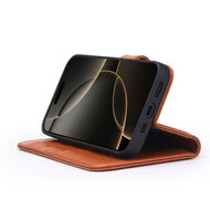 iPhone 16 Pro Hoesje - Luxe MobyDefend Wallet Bookcase - Lichtbruin