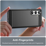 Samsung Galaxy S24 Hoesje - MobyDefend TPU Backcover - Geborstelde Metaal &amp; Carbon-Look - Zwart