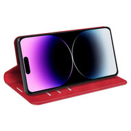 iPhone 15 Pro Max Hoesje - Luxe Wallet Bookcase (Magnetische Sluiting) - Rood