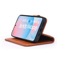 Samsung Galaxy S24 FE Hoesje - Luxe MobyDefend Wallet Bookcase - Lichtbruin