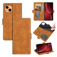 iPhone 13 Hoesje - MobyDefend Luxe Wallet Book Case (Sluiting Zijkant) - Lichtbruin