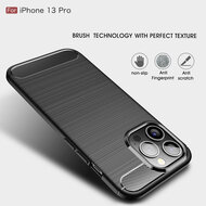 iPhone 13 Pro Hoesje - MobyDefend TPU Backcover - Geborstelde Metaal &amp; Carbon-Look - Zwart