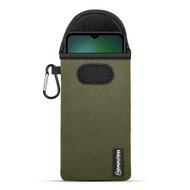 Hoesje voor Motorola Moto E13 - MobyDefend Neopreen Pouch Met Karabijnhaak - Insteekhoesje - Riemlus Hoesje - Groen