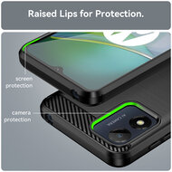 Motorola Moto E13 Hoesje - MobyDefend TPU Backcover - Geborstelde Metaal &amp; Carbon-Look - Rood