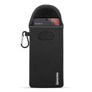 Hoesje voor Motorola Moto G15 - MobyDefend Neopreen Pouch Met Karabijnhaak - Insteekhoesje - Riemlus Hoesje - Zwart