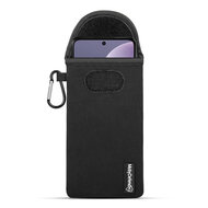 Hoesje voor Motorola Moto E15 - MobyDefend Neopreen Pouch Met Karabijnhaak - Insteekhoesje - Riemlus Hoesje - Zwart