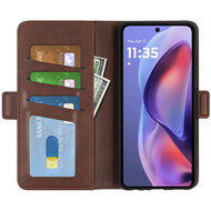 Motorola Moto E15 / G05 Hoesje - MobyDefend Luxe Wallet Book Case (Sluiting Zijkant) - Bruin