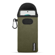 Hoesje voor Nothing Phone (3a) - MobyDefend Neopreen Pouch Met Karabijnhaak - Insteekhoesje - Riemlus Hoesje - Groen
