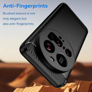 Xiaomi 15 Ultra Hoesje - MobyDefend TPU Backcover - Geborstelde Metaal &amp; Carbon-Look - Zwart