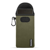 Hoesje voor OnePlus Nord CE 5 - MobyDefend Neopreen Pouch Met Karabijnhaak - Insteekhoesje - Riemlus Hoesje - Groen