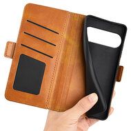 Google Pixel 10 / Google Pixel 10 Pro Hoesje - MobyDefend Luxe Wallet Book Case (Sluiting Zijkant) - Lichtbruin