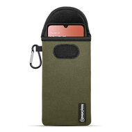 Hoesje voor Motorola Moto G06 / Motorola Moto G06 Power - MobyDefend Neopreen Pouch Met Karabijnhaak - Insteekhoesje - Riemlus Hoesje - Groen