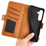 Samsung Galaxy S25 FE Hoesje - MobyDefend Luxe Wallet Book Case (Sluiting Zijkant) - Lichtbruin