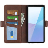 Sony Xperia 10 VII Hoesje - MobyDefend Luxe Wallet Book Case (Sluiting Zijkant) - Bruin