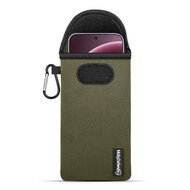 Hoesje voor OnePlus 15 - MobyDefend Neopreen Pouch Met Karabijnhaak - Insteekhoesje - Riemlus Hoesje - Groen