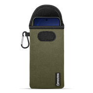 Hoesje voor Oppo Reno15 F&nbsp;/&nbsp;Oppo Reno15 FS - MobyDefend Neopreen Pouch Met Karabijnhaak - Insteekhoesje - Riemlus Hoesje - Groen