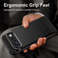Google Pixel 11 Pro Hoesje - MobyDefend TPU Backcover - Geborstelde Metaal &amp; Carbon-Look - Zwart