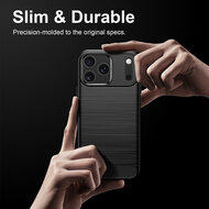 iPhone 18 Pro Max Hoesje - MobyDefend TPU Backcover - Geborstelde Metaal &amp; Carbon-Look - Blauw